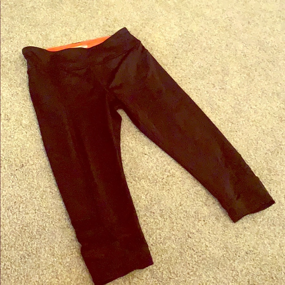 Black cropped leggings